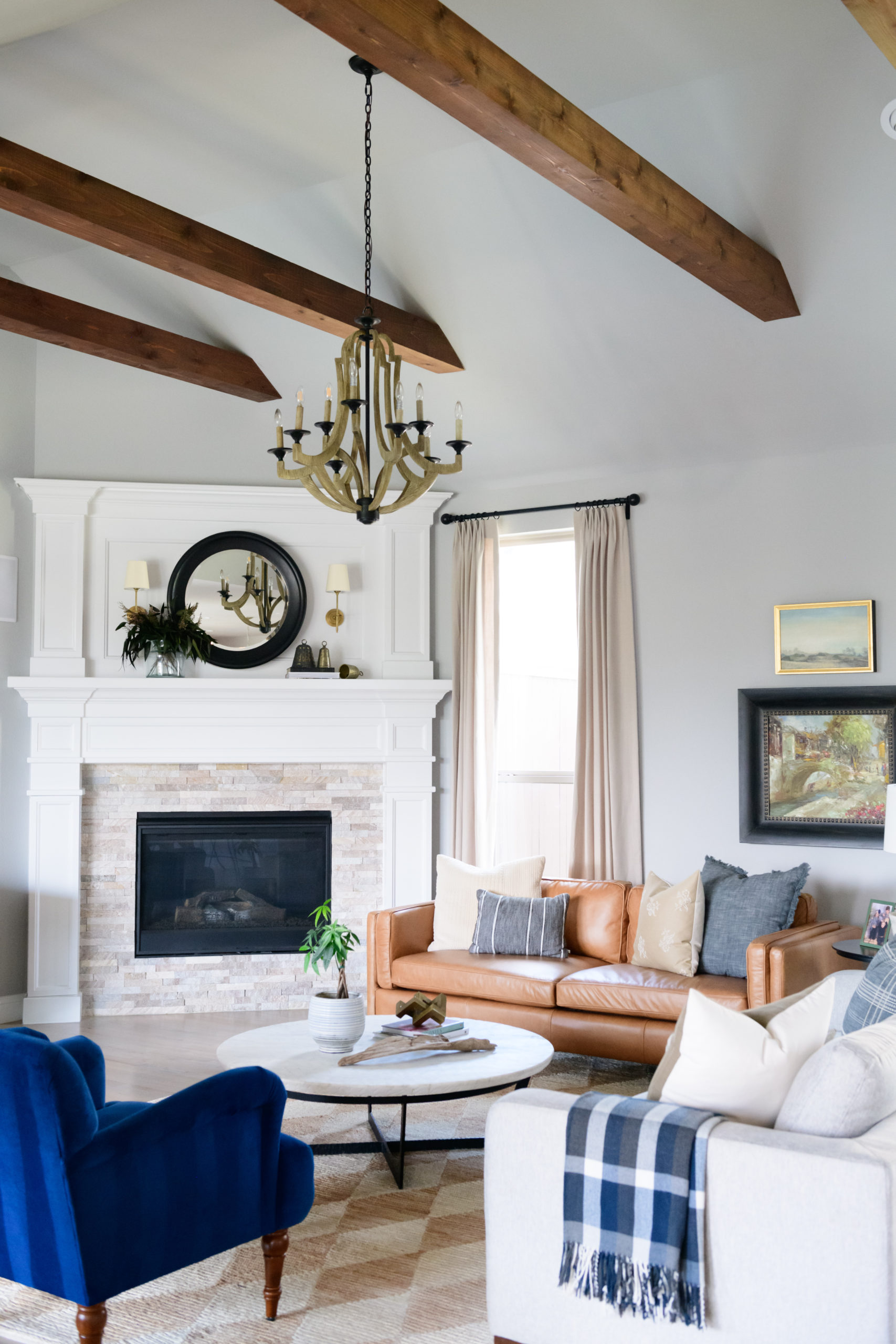 Living Room Reveal #interiordesign #livingroominspo #roominspo #homedecor #design #familyfriendlydesign #livingroomdecor #howtostylealivingroom 