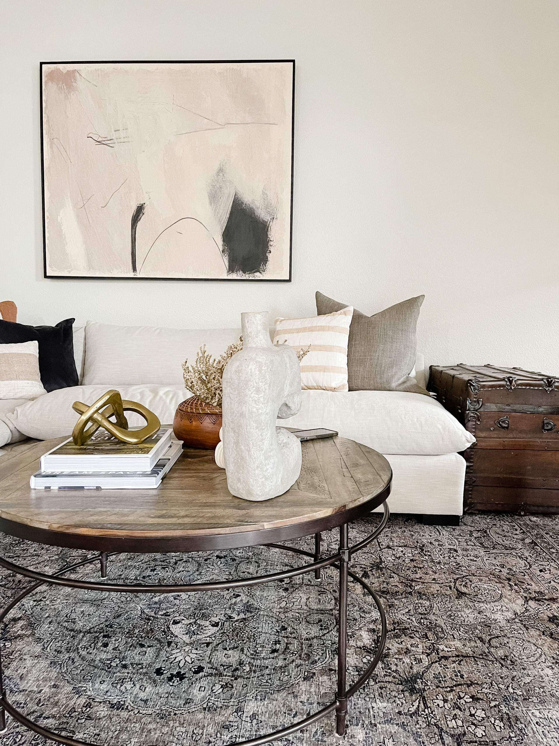 Livingroom decor #interiordesign #2022decor #earthytones #naturalmaterials #homedecor #2022hometrends #design
