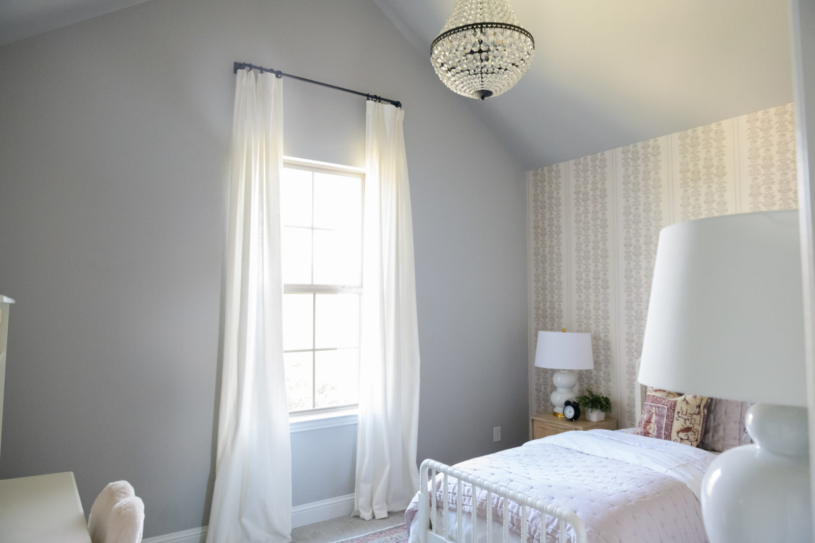 Spring Bedroom Refresh Spring bedroom | Spring home decor | Spring bedroom decor | Interior design | Bedroom refresh